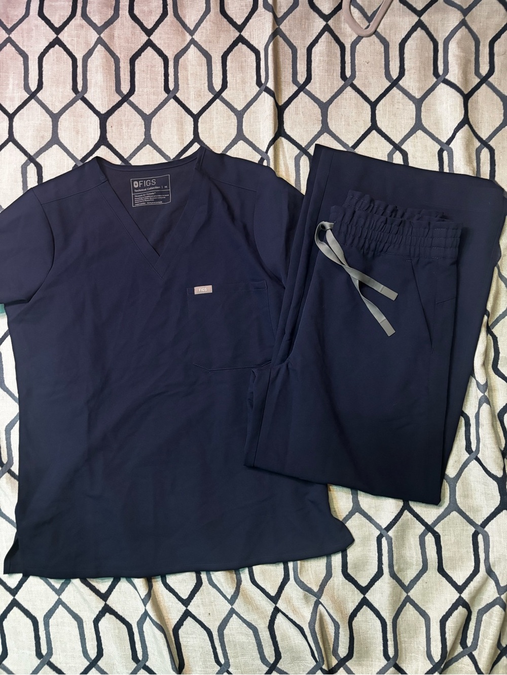 Figs Women’s Navy scrub set/ Catarina top/ Mina High Rise Wide Leg Pant/ NWOT